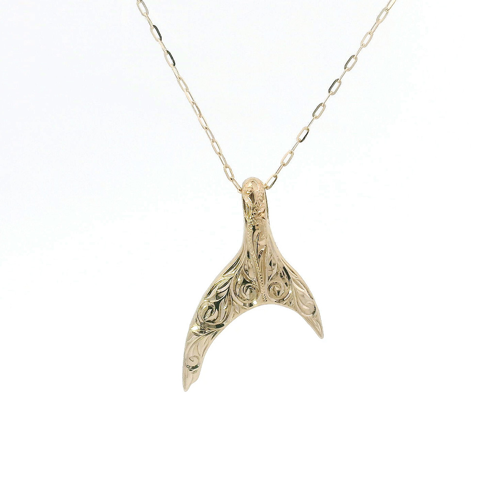 [K18シャンパンゴールド] ≪守護霊サメ≫ マノー ペンダント 両面彫